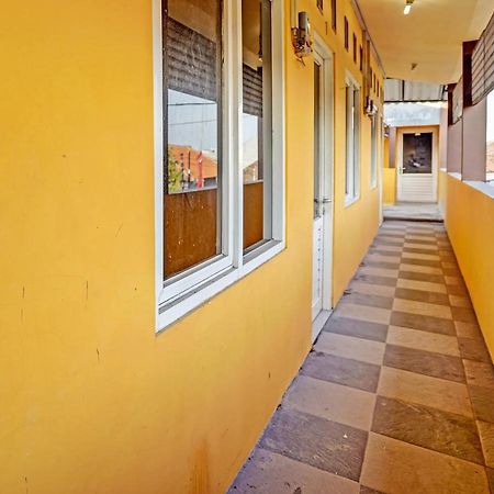 Spot On 91595 Sruni Syariah Hotel Gedangan Buitenkant foto