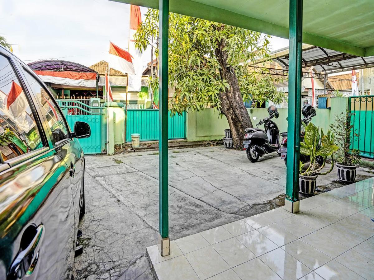 Spot On 91595 Sruni Syariah Hotel Gedangan Buitenkant foto