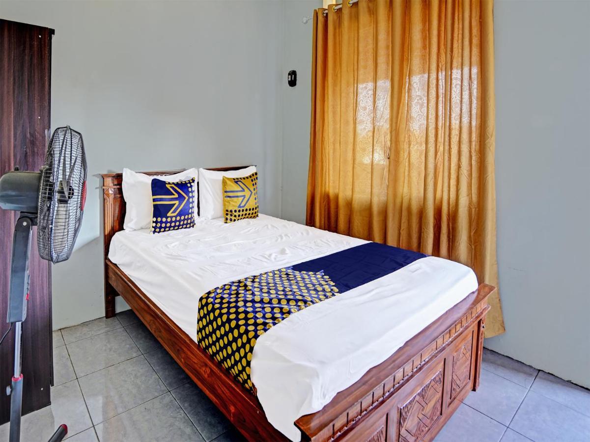 Spot On 91595 Sruni Syariah Hotel Gedangan Buitenkant foto