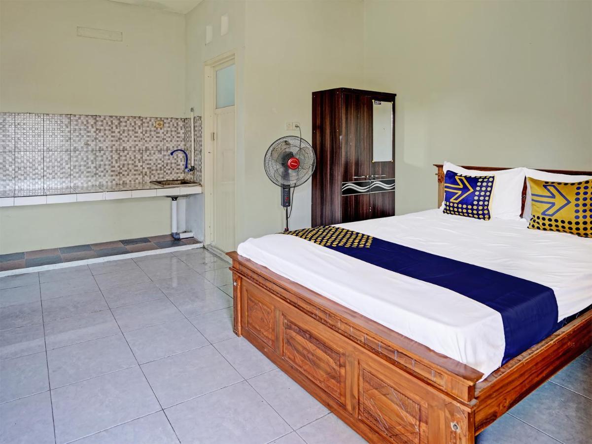 Spot On 91595 Sruni Syariah Hotel Gedangan Buitenkant foto