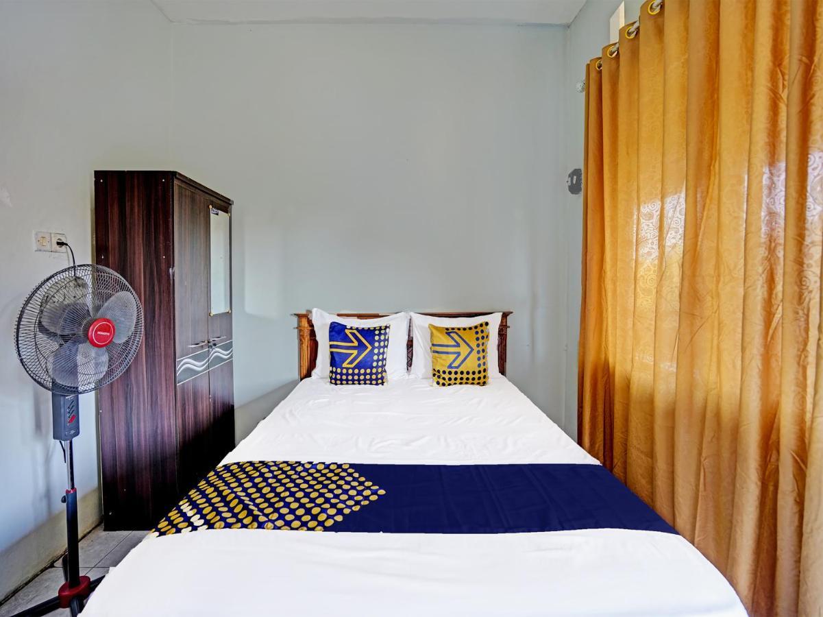 Spot On 91595 Sruni Syariah Hotel Gedangan Buitenkant foto