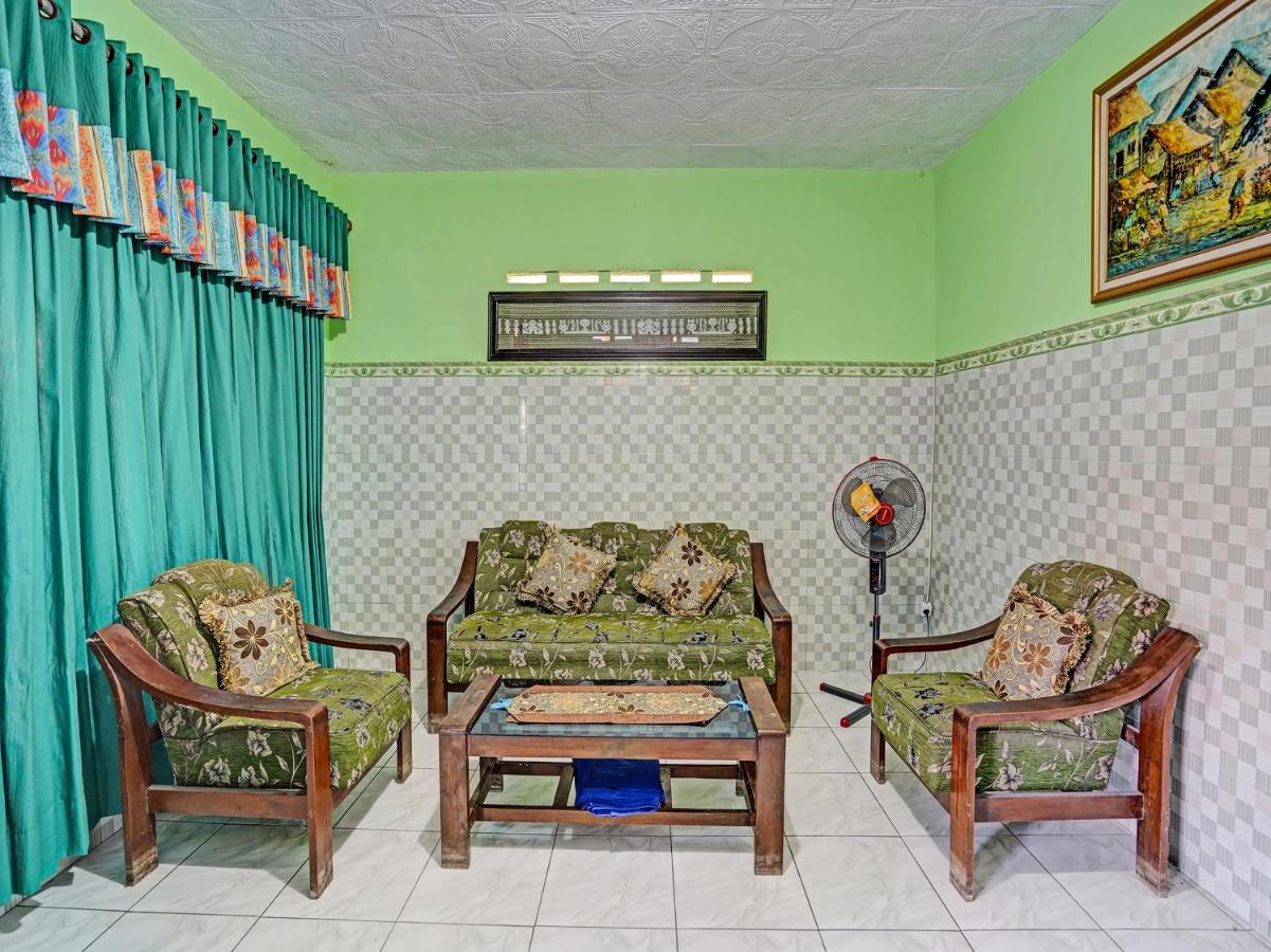 Spot On 91595 Sruni Syariah Hotel Gedangan Buitenkant foto